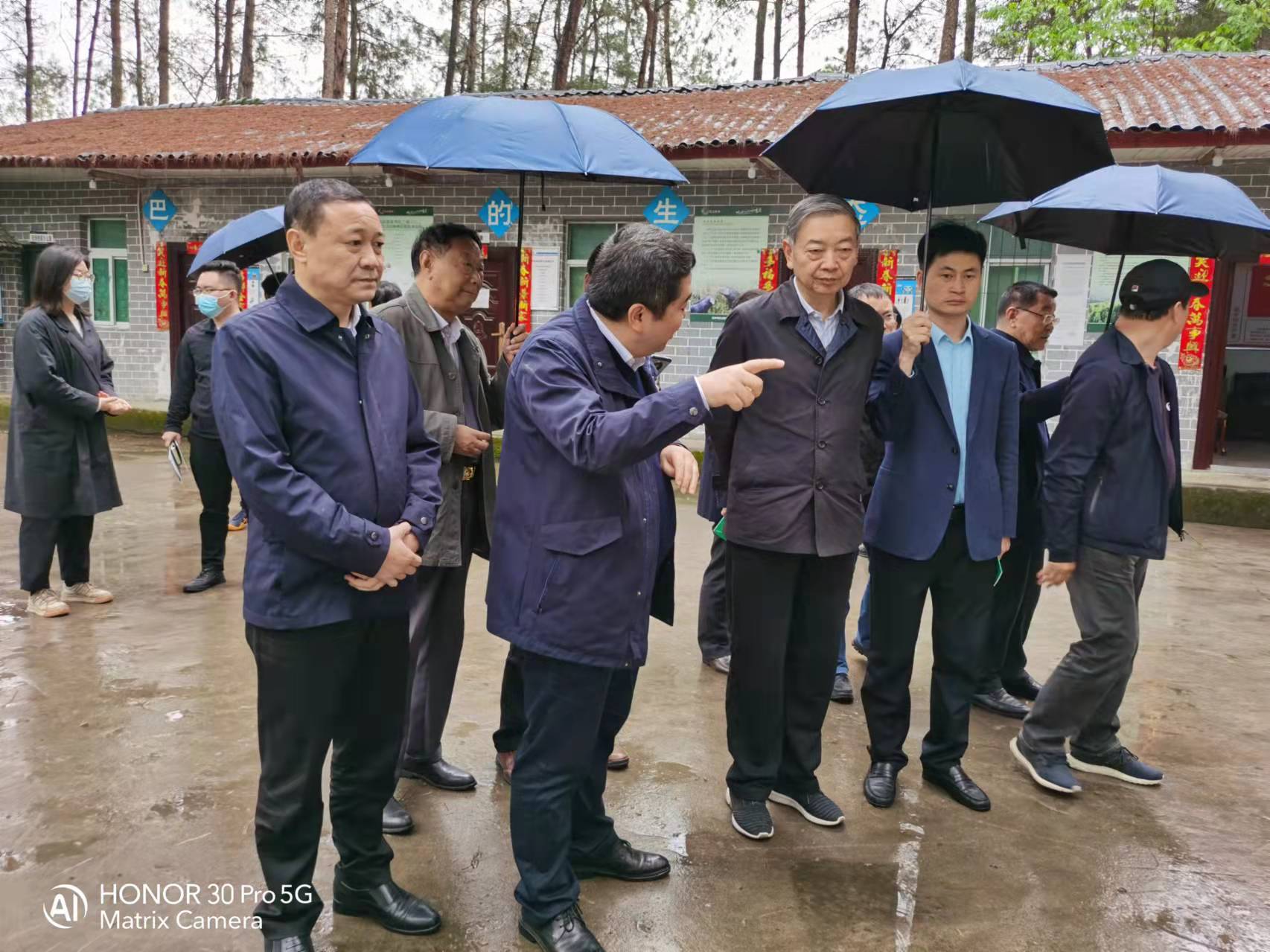 省決咨委副主任、省經(jīng)信廳原廳長王海林一行 來公司考察、調(diào)研