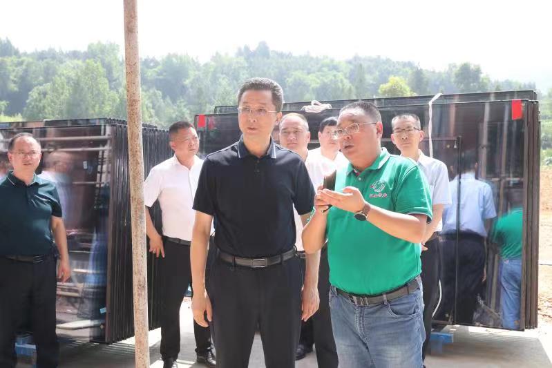 通江縣縣委書記李玉甫、縣委副書記、縣長譚青松率隊來公司調(diào)研
