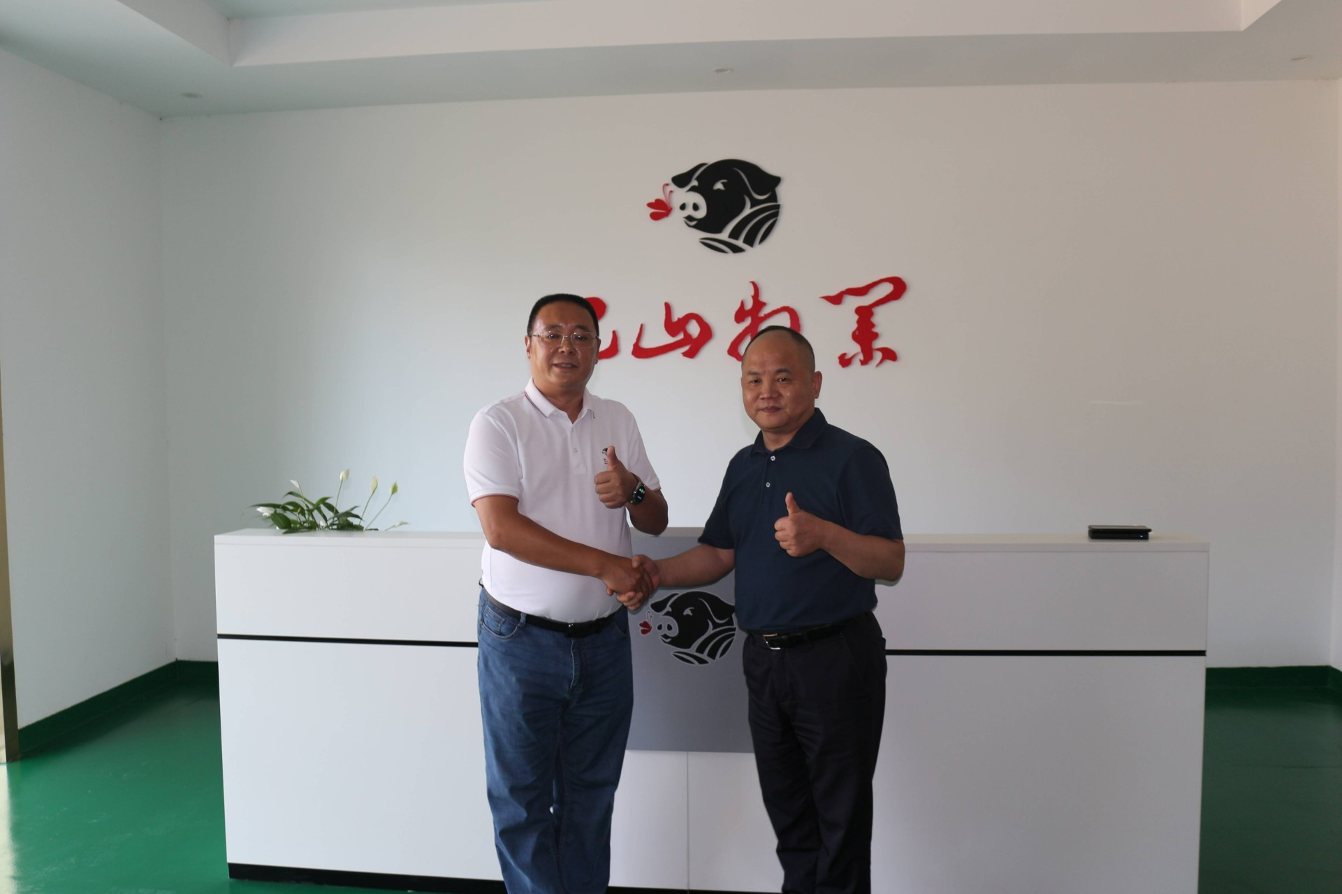 眉州東坡集團(tuán)董事長王剛率公司高管一行到我公司實地考察并達(dá)成戰(zhàn)略合作