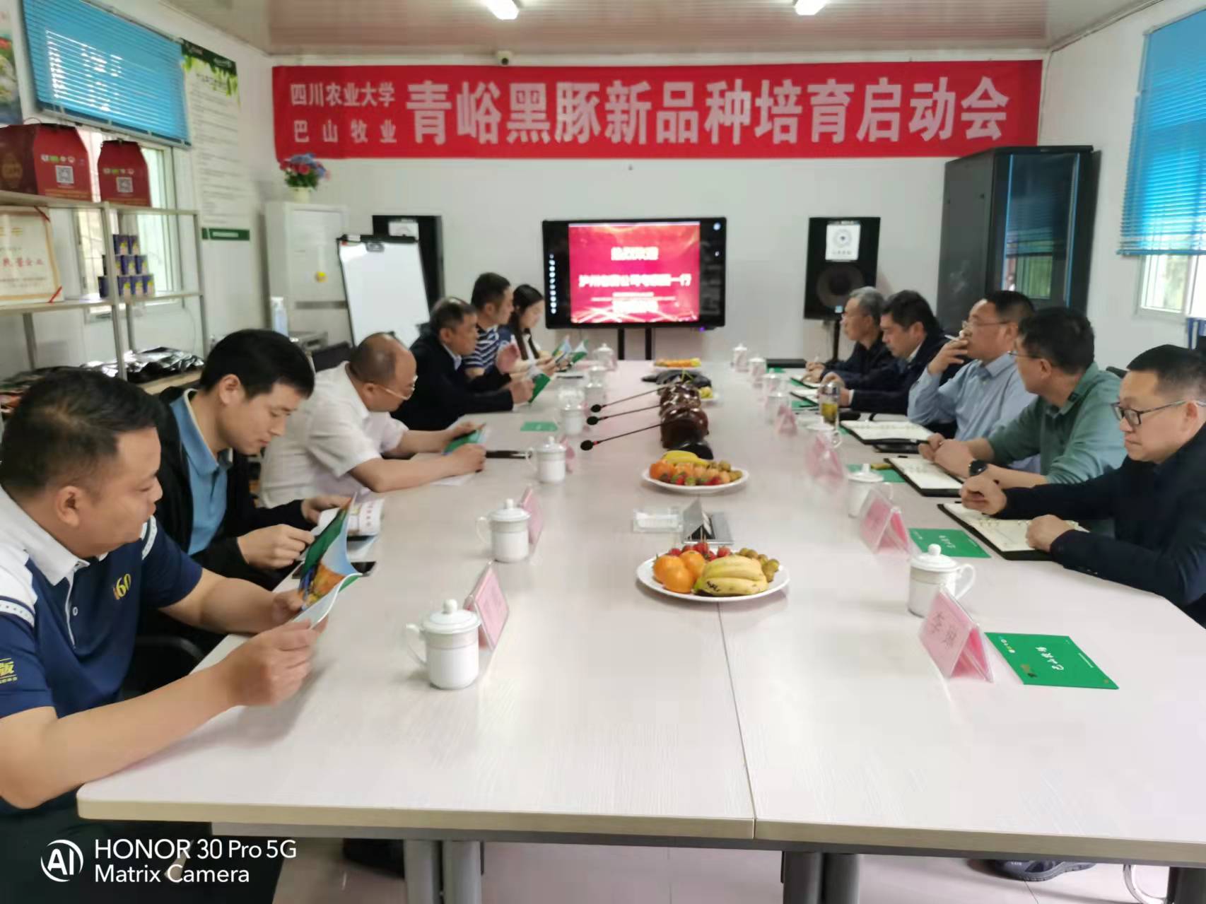 瀘州老窖副總經(jīng)理李勇一行來公司考察，調(diào)研